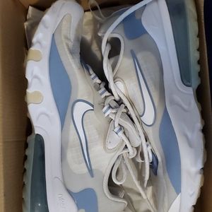 Air max 270 react size 5.5Y (gs)